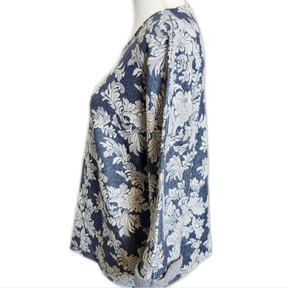 5/$55 Chico's cotton blend blue & white scroll floral top, size US 12 - Picture 2 of 9